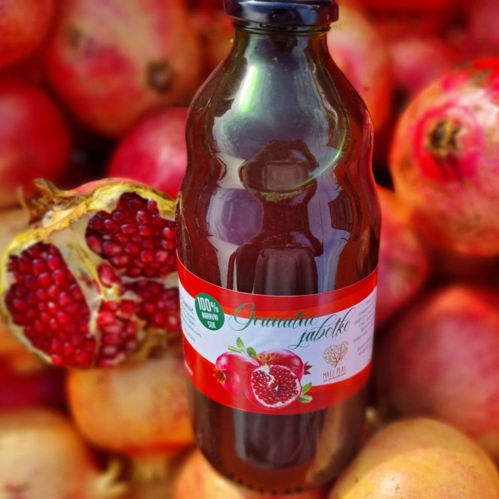 aravni sok granatnega jabolka v steklenici, kmetija Šamić, dolina Neretve.