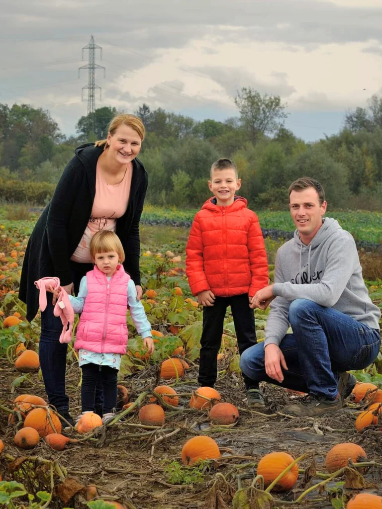 Katarina in Ivan s kmetije Kristan z družino - Mali plac za prihodnost